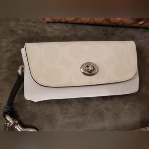 🔥🕶 NWT COACH 🕶White Sunglass Case In Signature Canvas